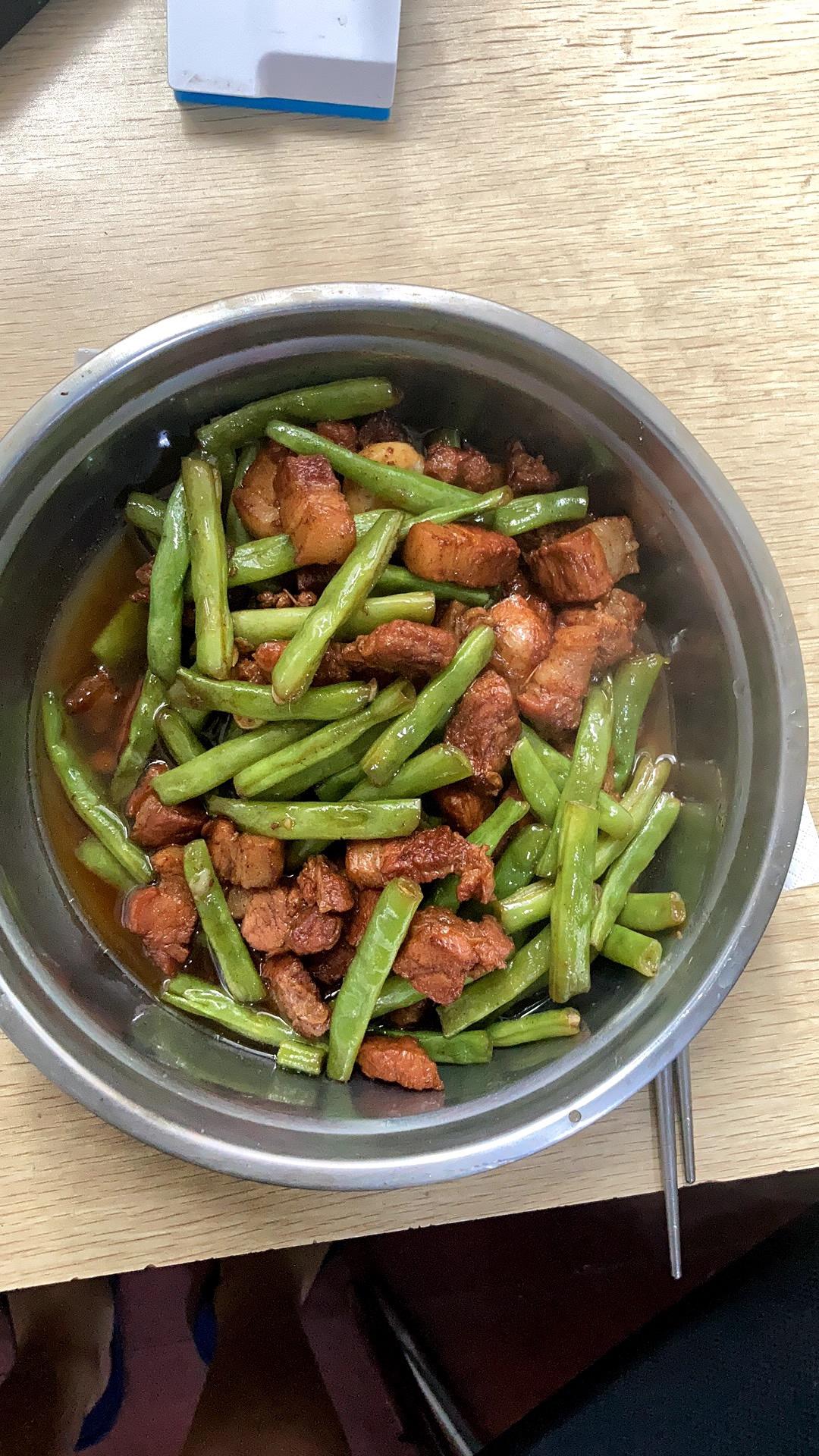 豆角焖红烧肉的做法