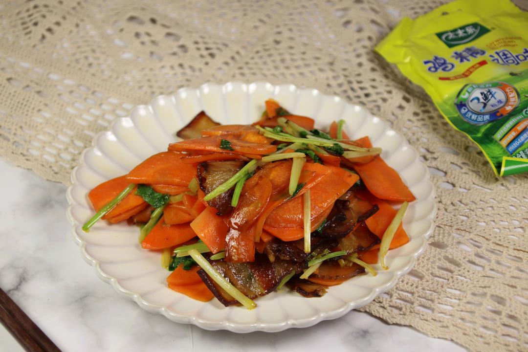 蒜苗胡萝卜炒腊肉