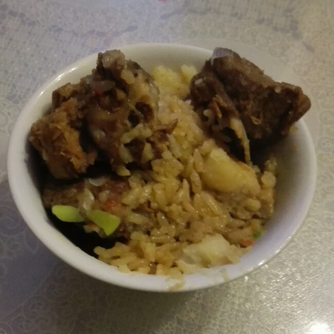 喷香排骨焖饭（爆好吃）