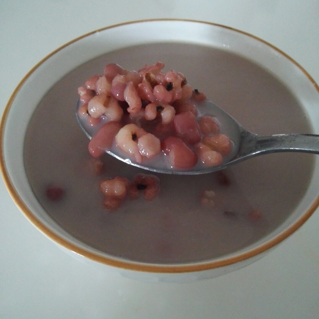 红枣红豆薏仁牛奶粥