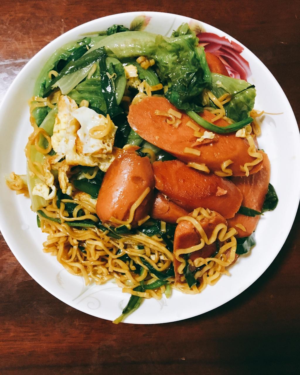 家常炒面：簡單、快捷，美味。