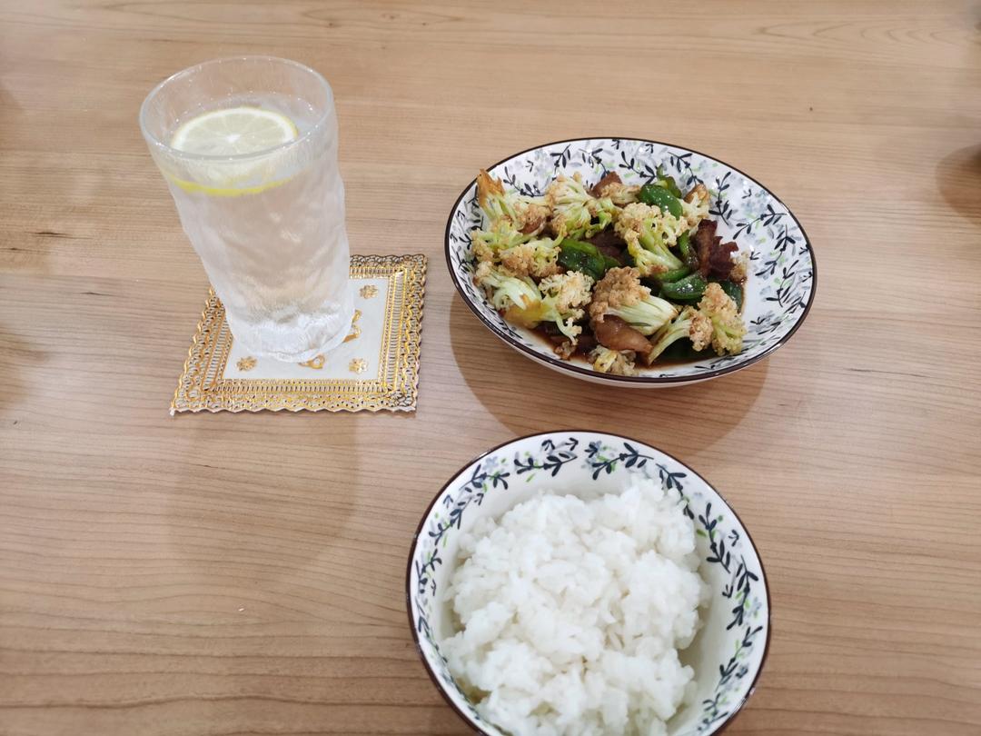 老丁的私房菜-干锅花菜