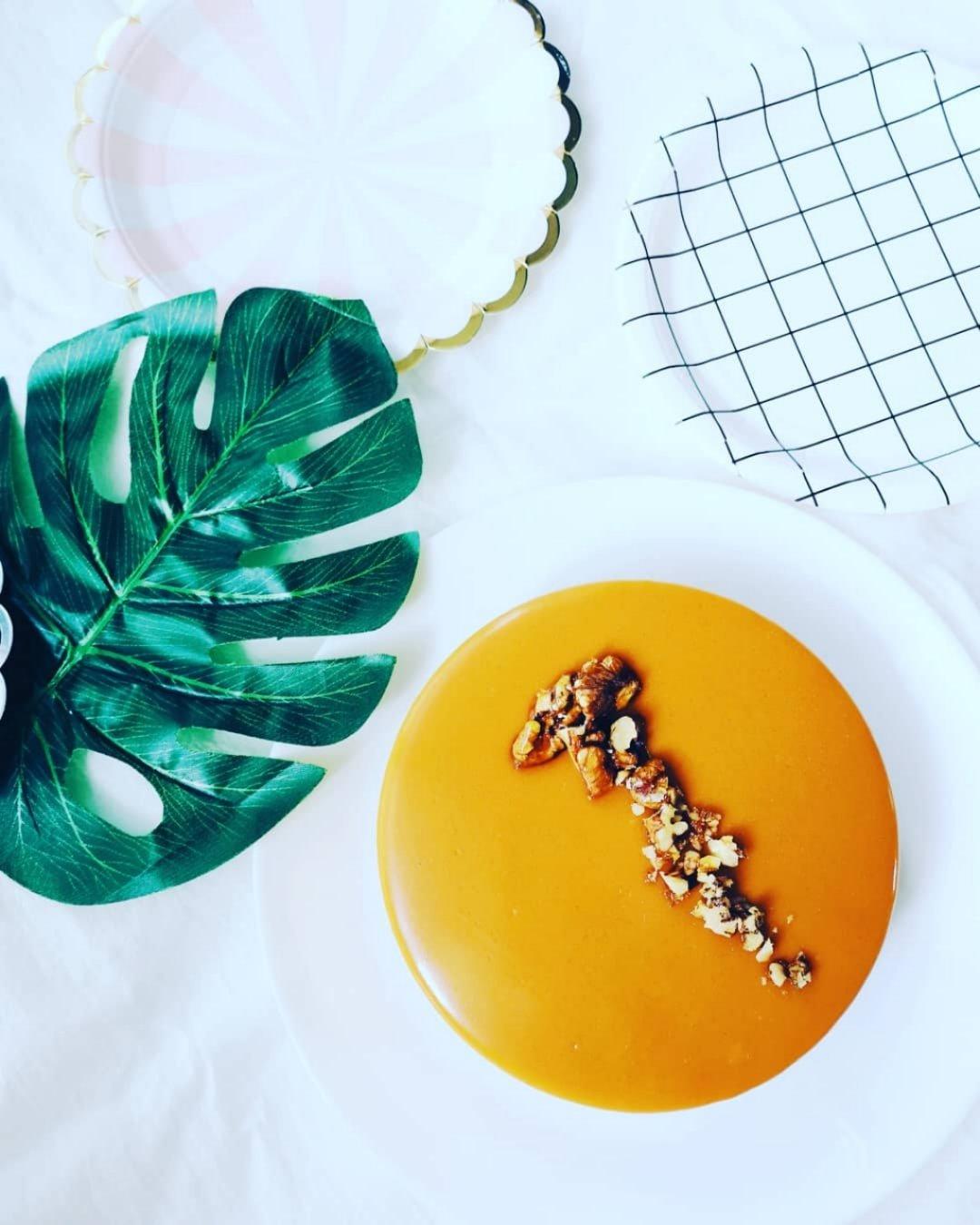 南瓜巧克力慕斯配焦糖淋面