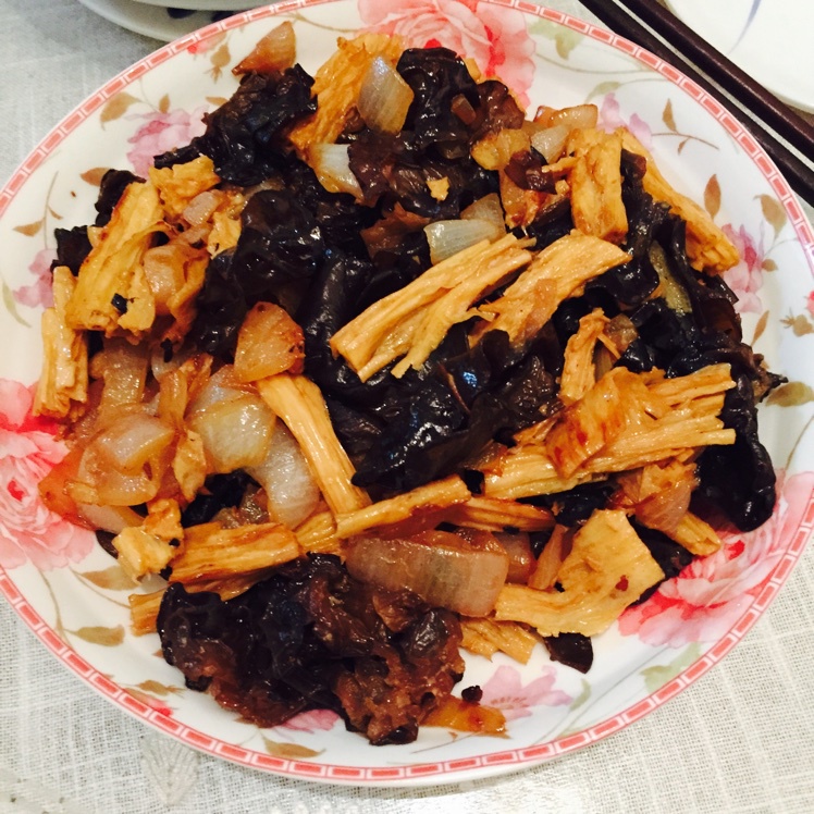 洋葱木耳炒腐竹