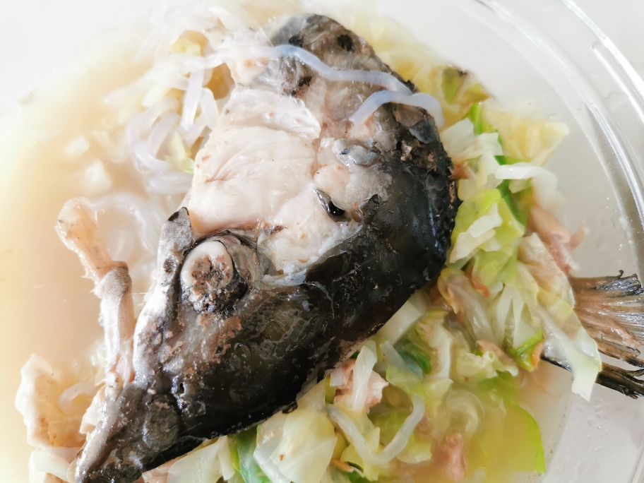 #生酮#清炖三文鱼头汤的做法