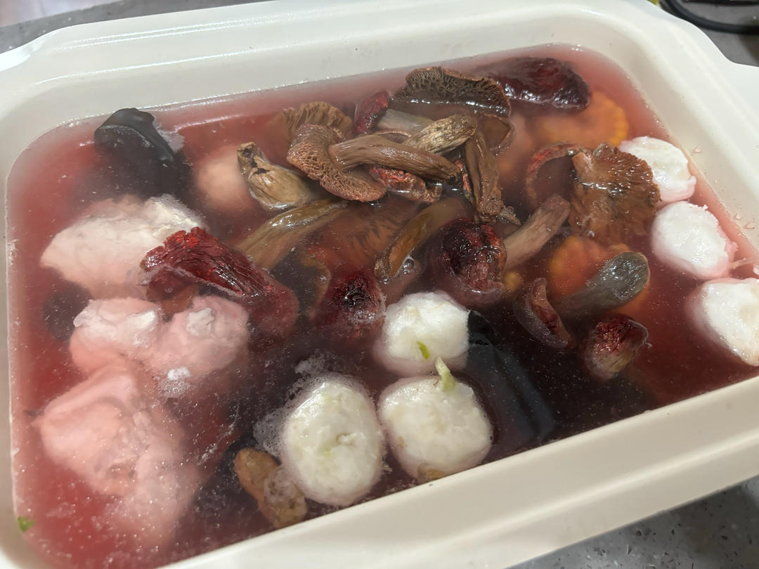 红菇排骨炖鸡汤
