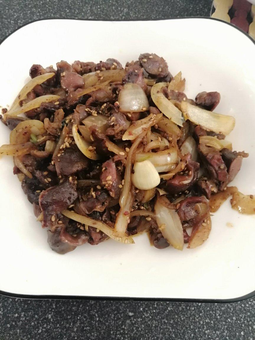 娜筱筱做的孜然洋葱炒鸡胗