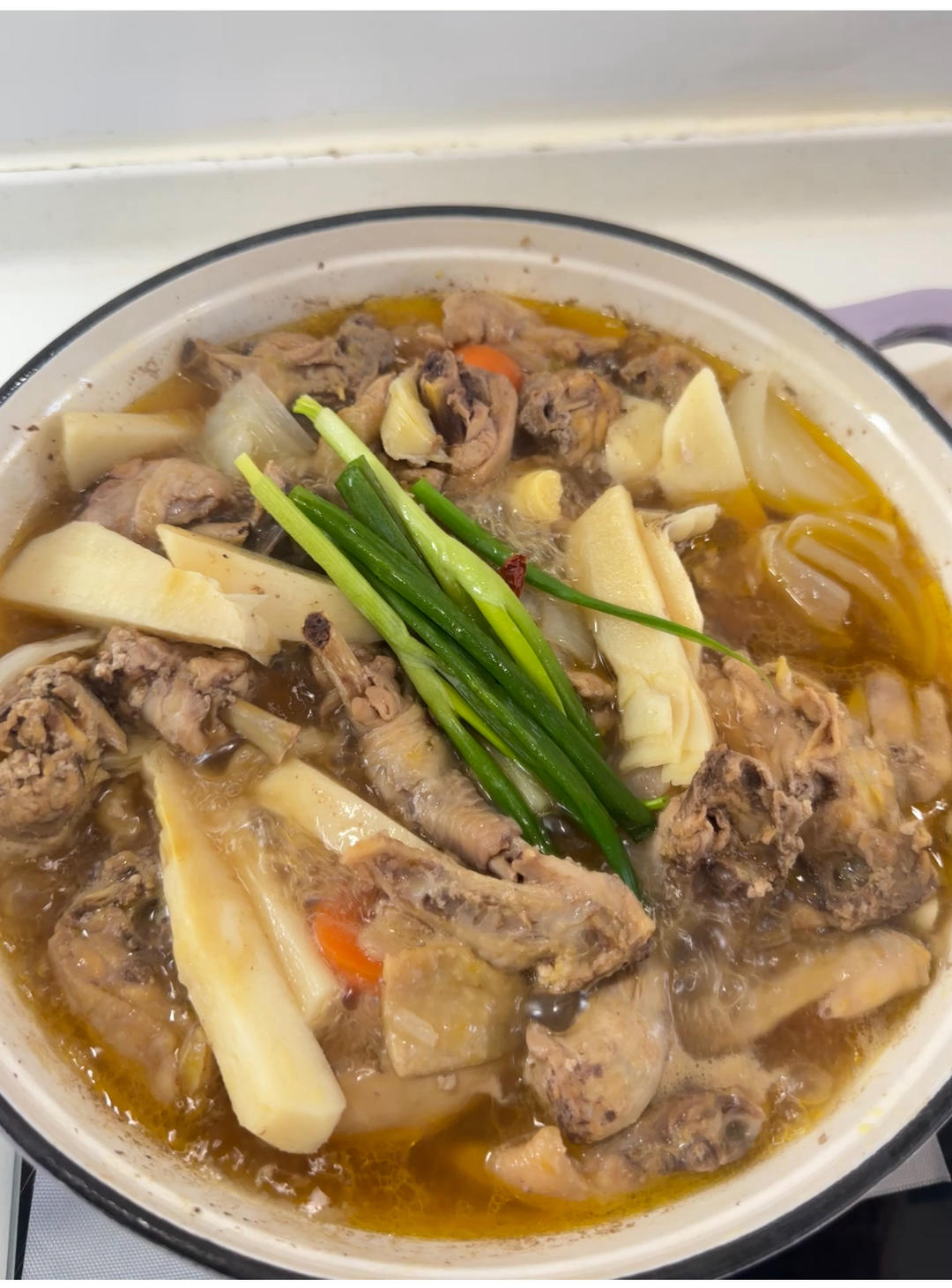 下饭煮面都能搭！汤汁都舔干的黄油春笋焖鸡