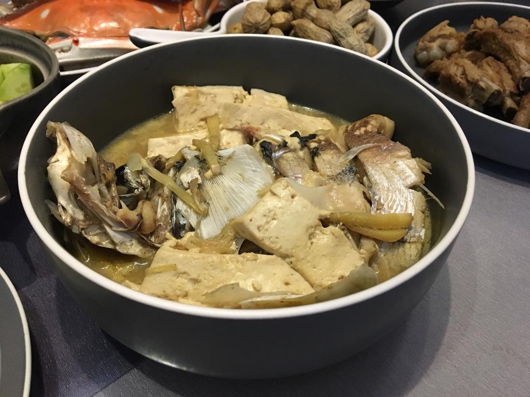 铁锅鱼头炖豆腐
