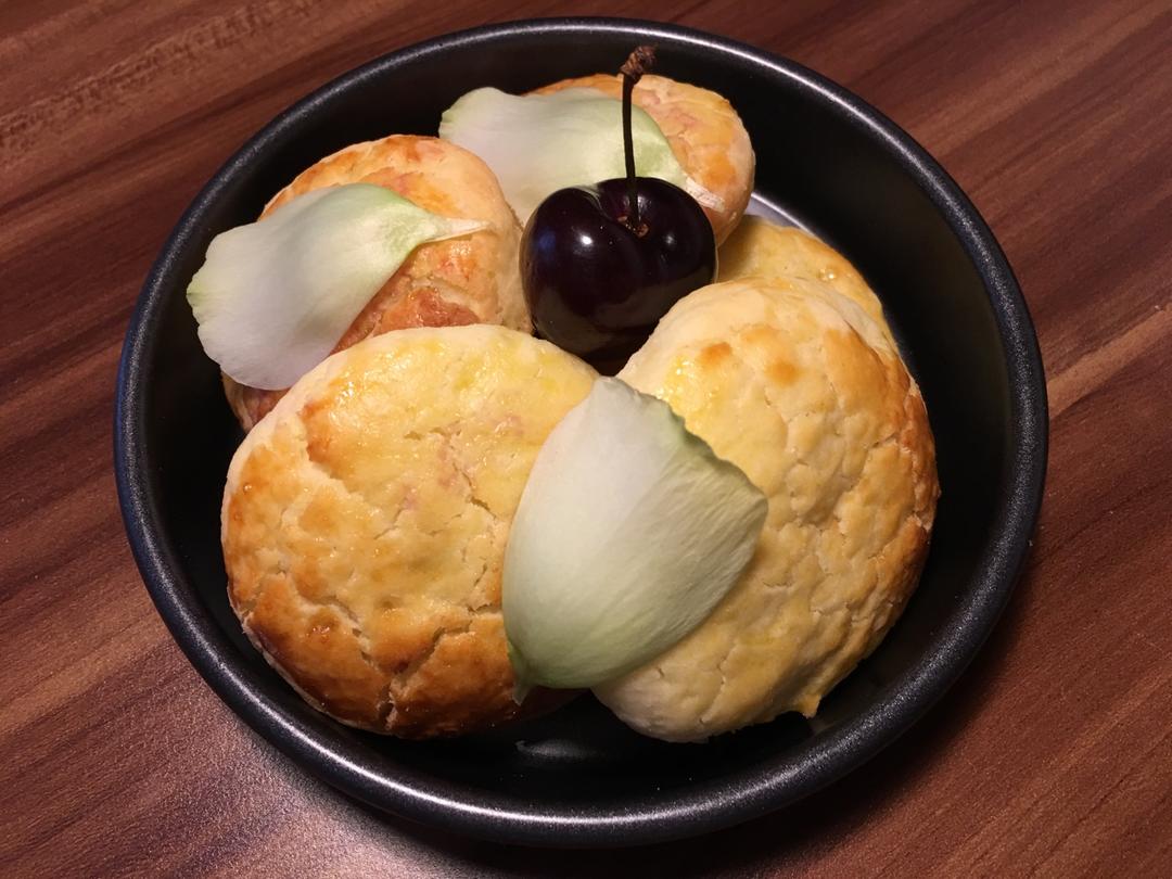 【视频】3分钟 奶油司康Scone(可能是世界上最快手的司康) 消耗淡奶油～