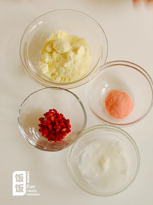 草莓酸奶片的做法 步骤1