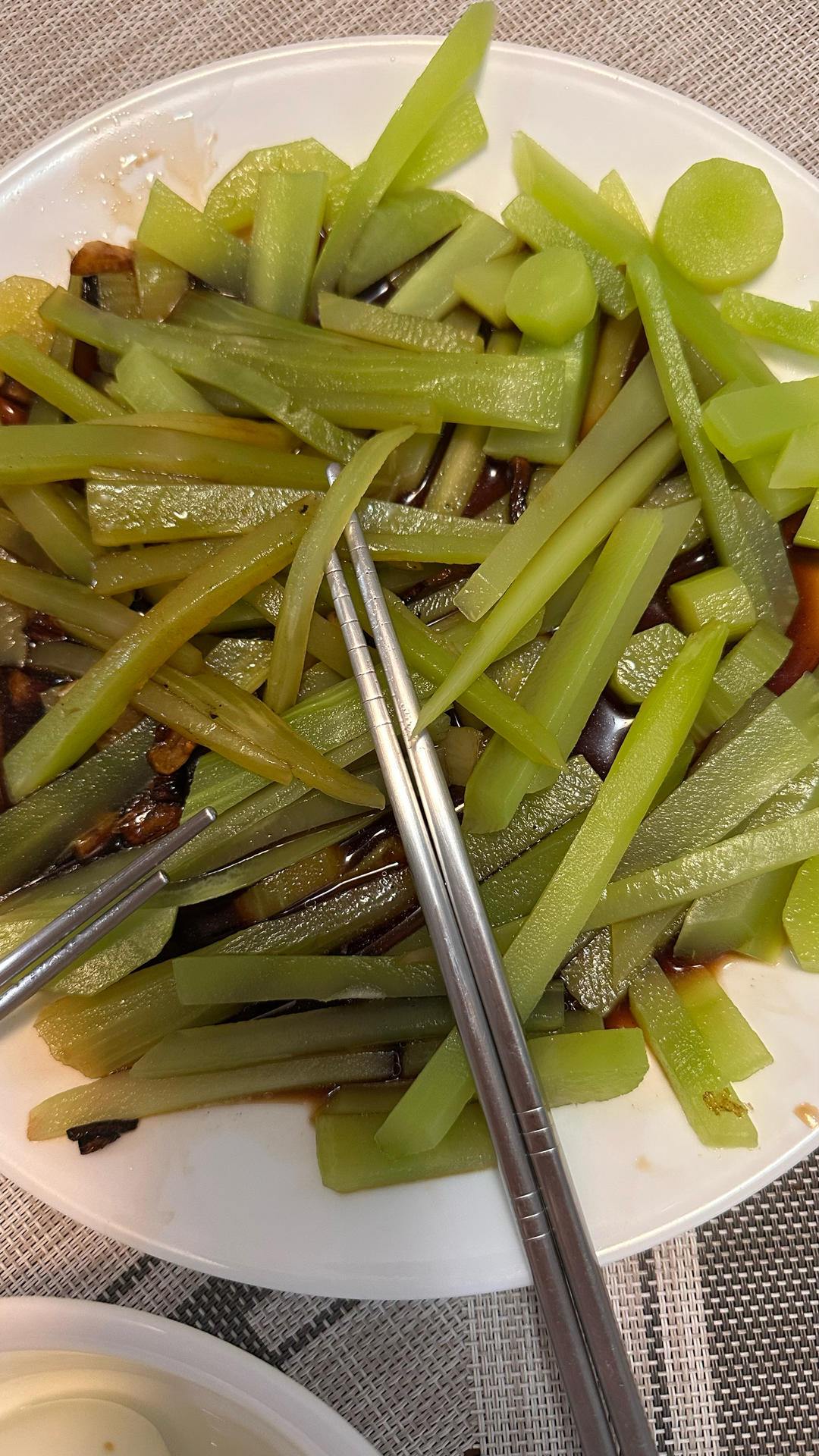 10分钟搞定的快手凉拌菜，清脆爽口的凉拌莴笋丝