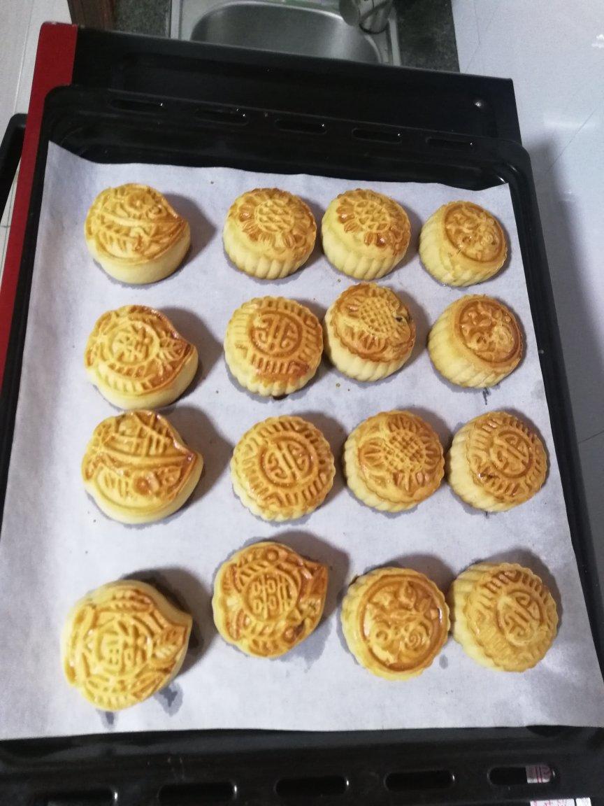 广式莲蓉（豆沙）蛋黄月饼（超详细步骤）