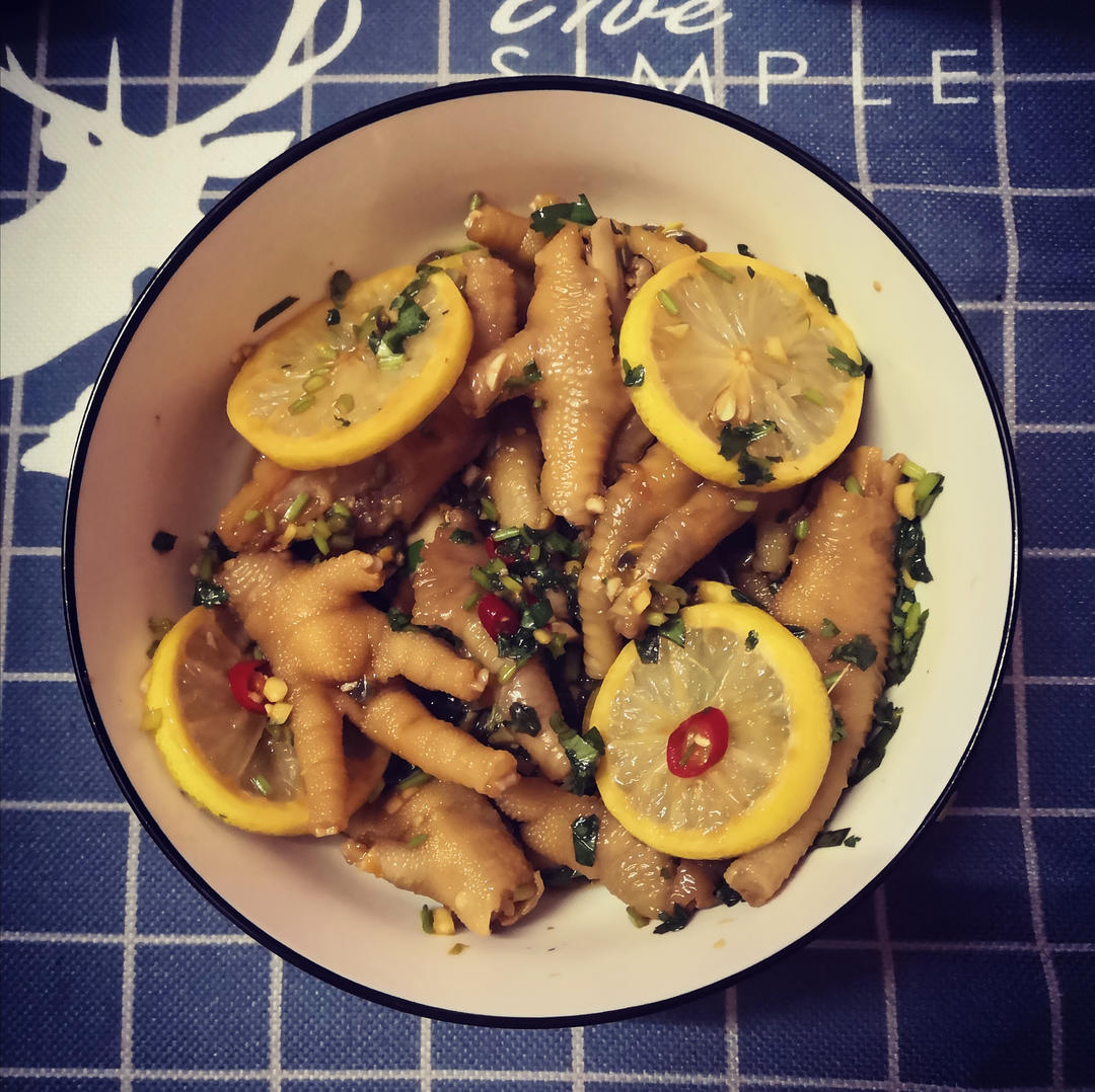 【酸辣无骨凤爪】