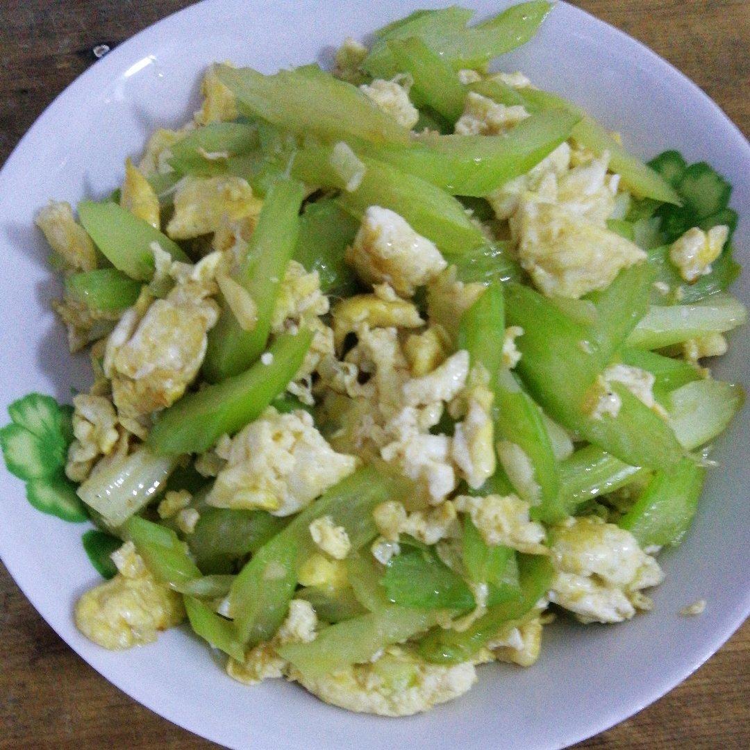 西芹炒鸡蛋