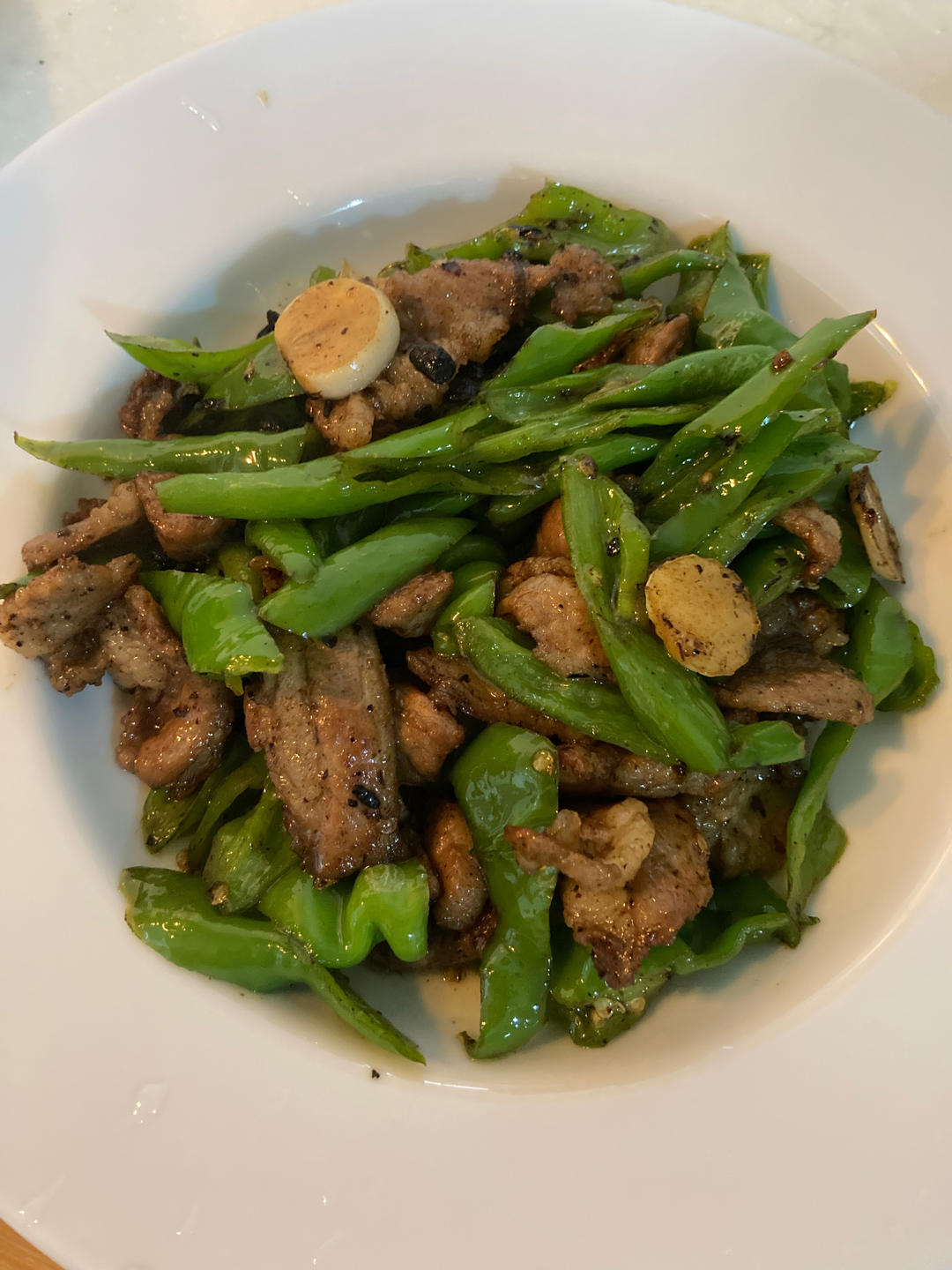 辣椒炒肉(几乎是所有湖南大饭店里的传统炒法)