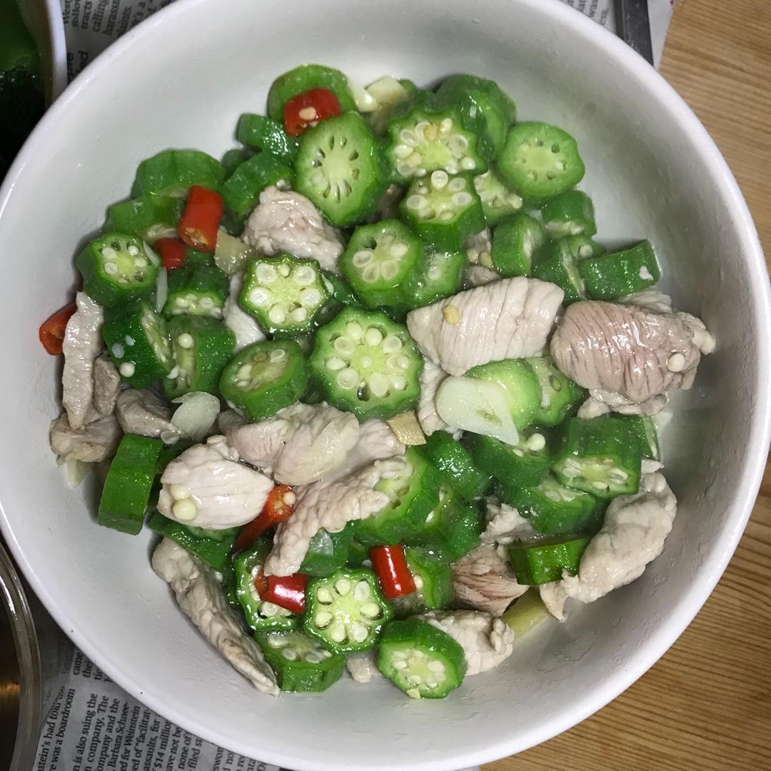 超级下饭的秋葵小炒肉