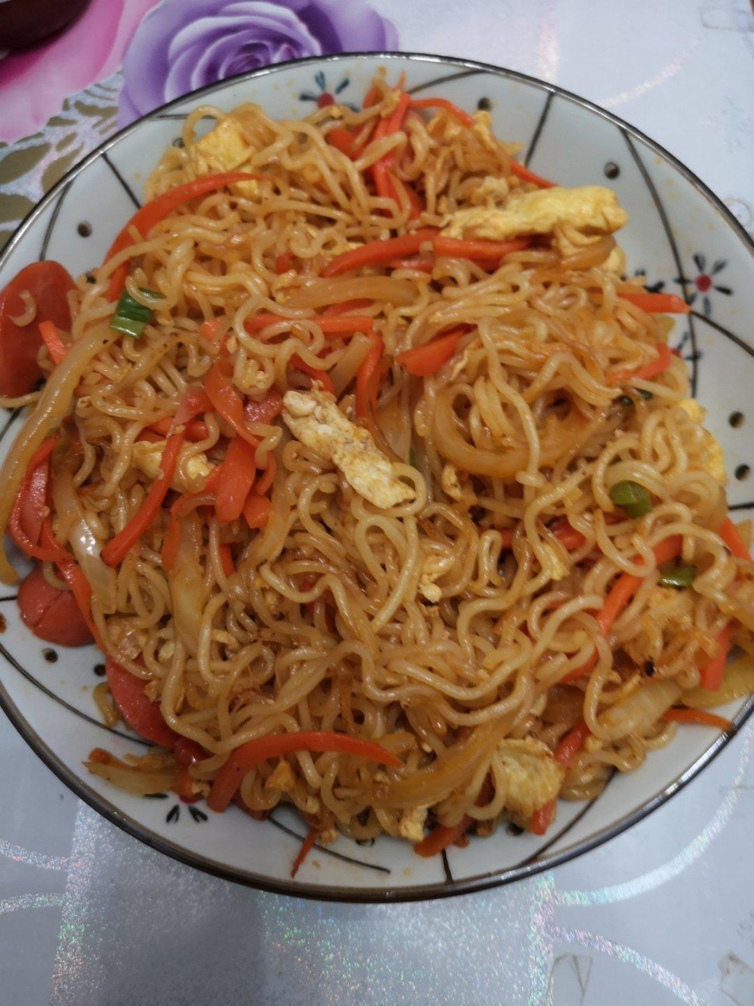 路边摊风味炒方便面
