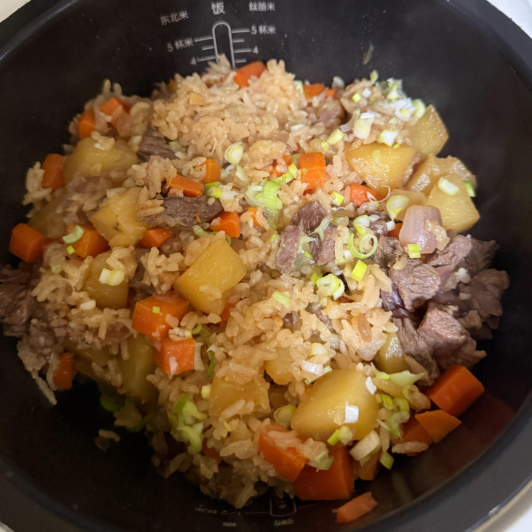 吃光光牛肉土豆焖饭