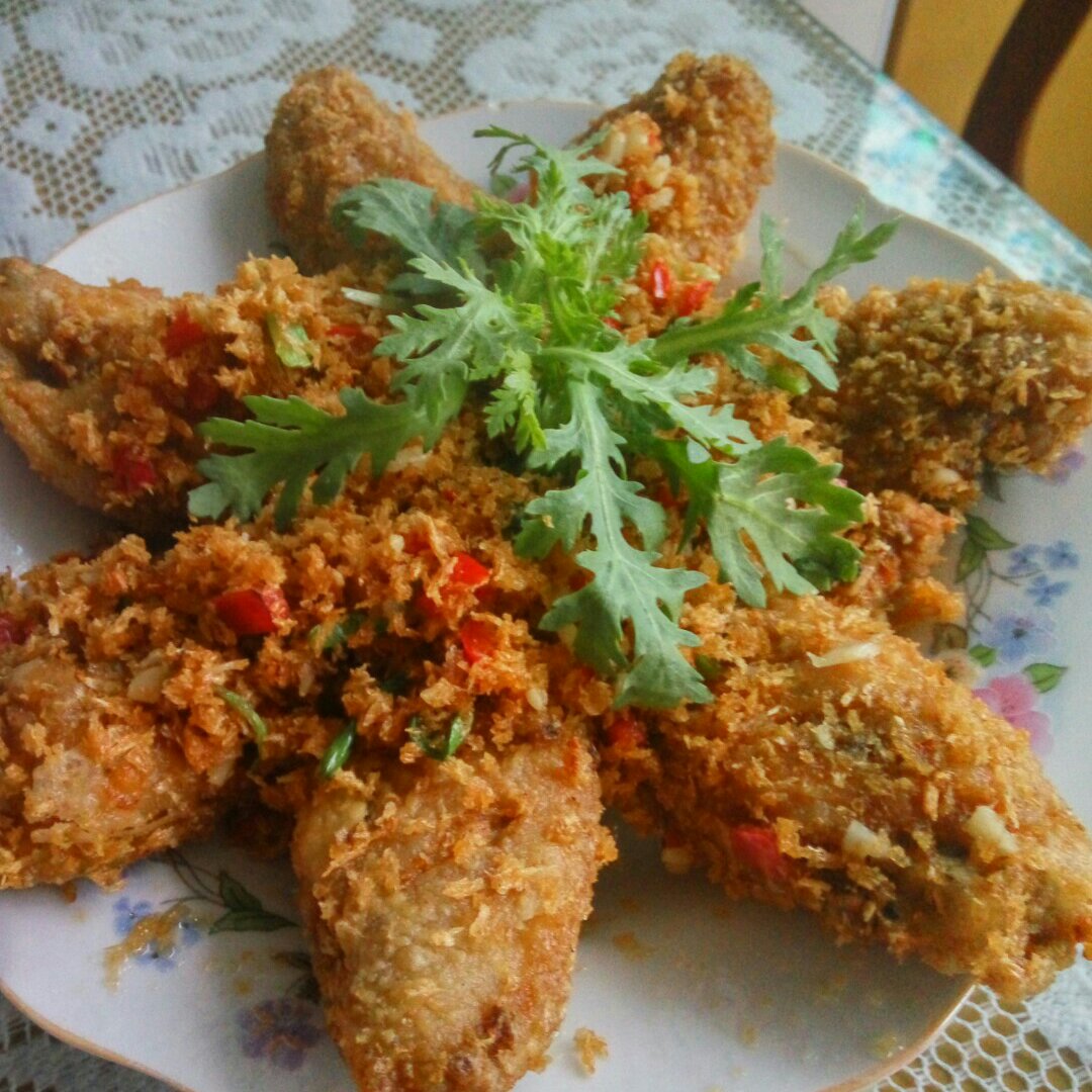 脾气很怪的半调子cbfe做的避风塘炒鸡翅