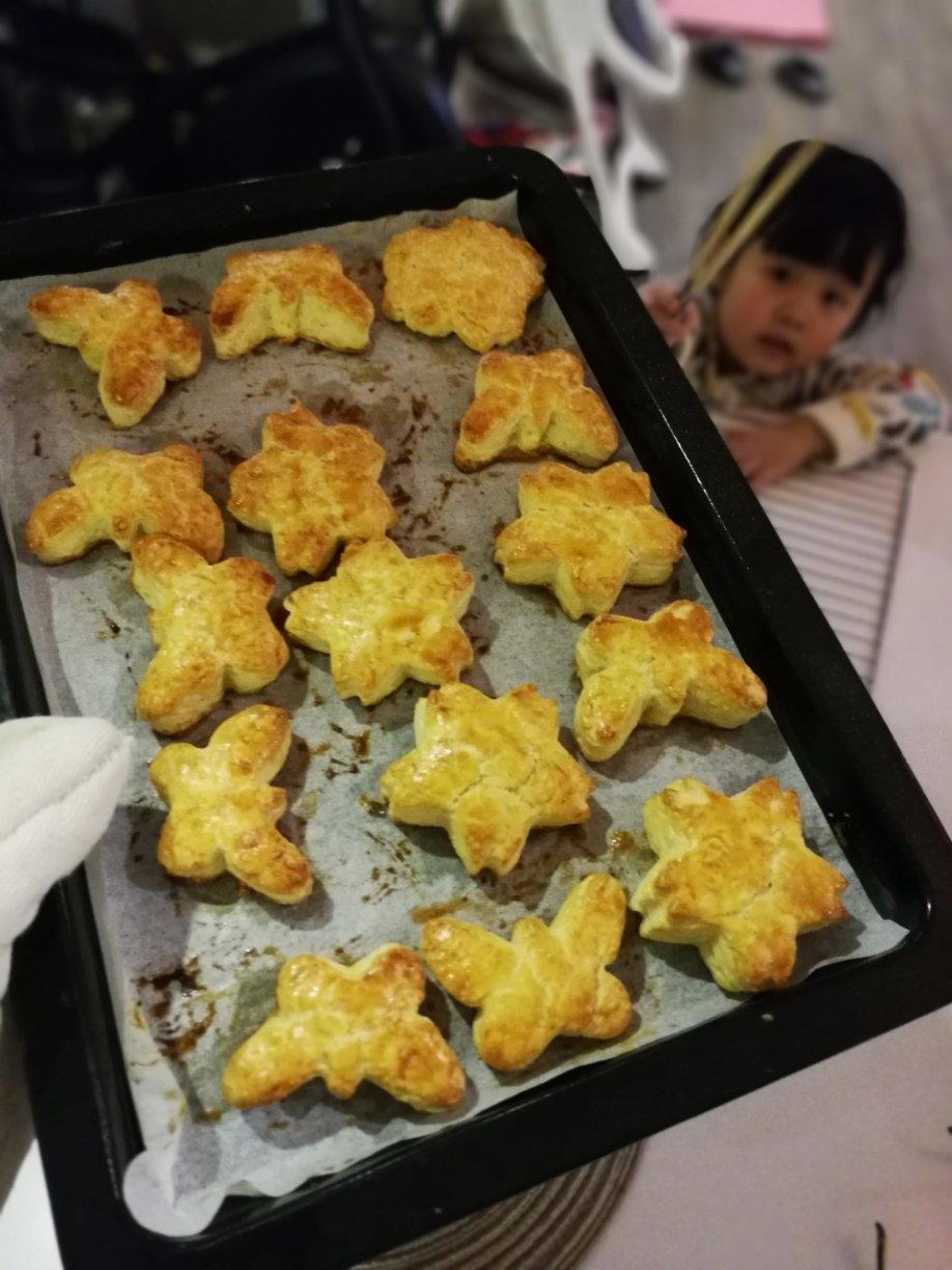 【视频】3分钟 奶油司康Scone(可能是世界上最快手的司康) 消耗淡奶油～