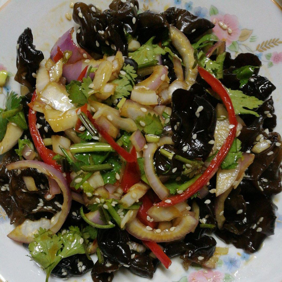 香菜拌木耳