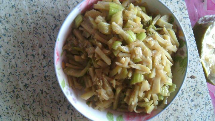 土豆炒芹菜