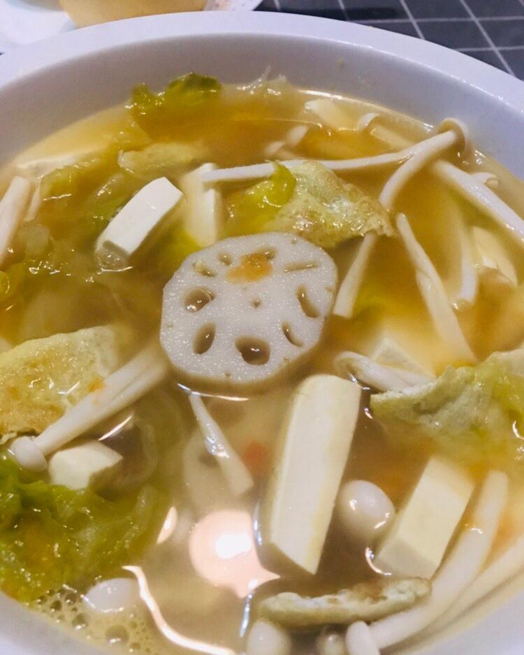 西红柿菌菇豆腐汤
