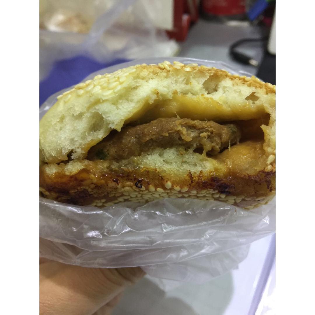 家常酱香肉烧饼