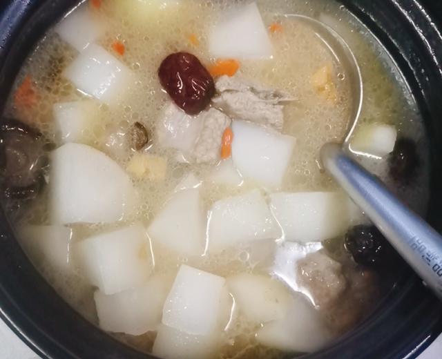 教你做汤色奶白的干贝萝卜排骨汤的做法