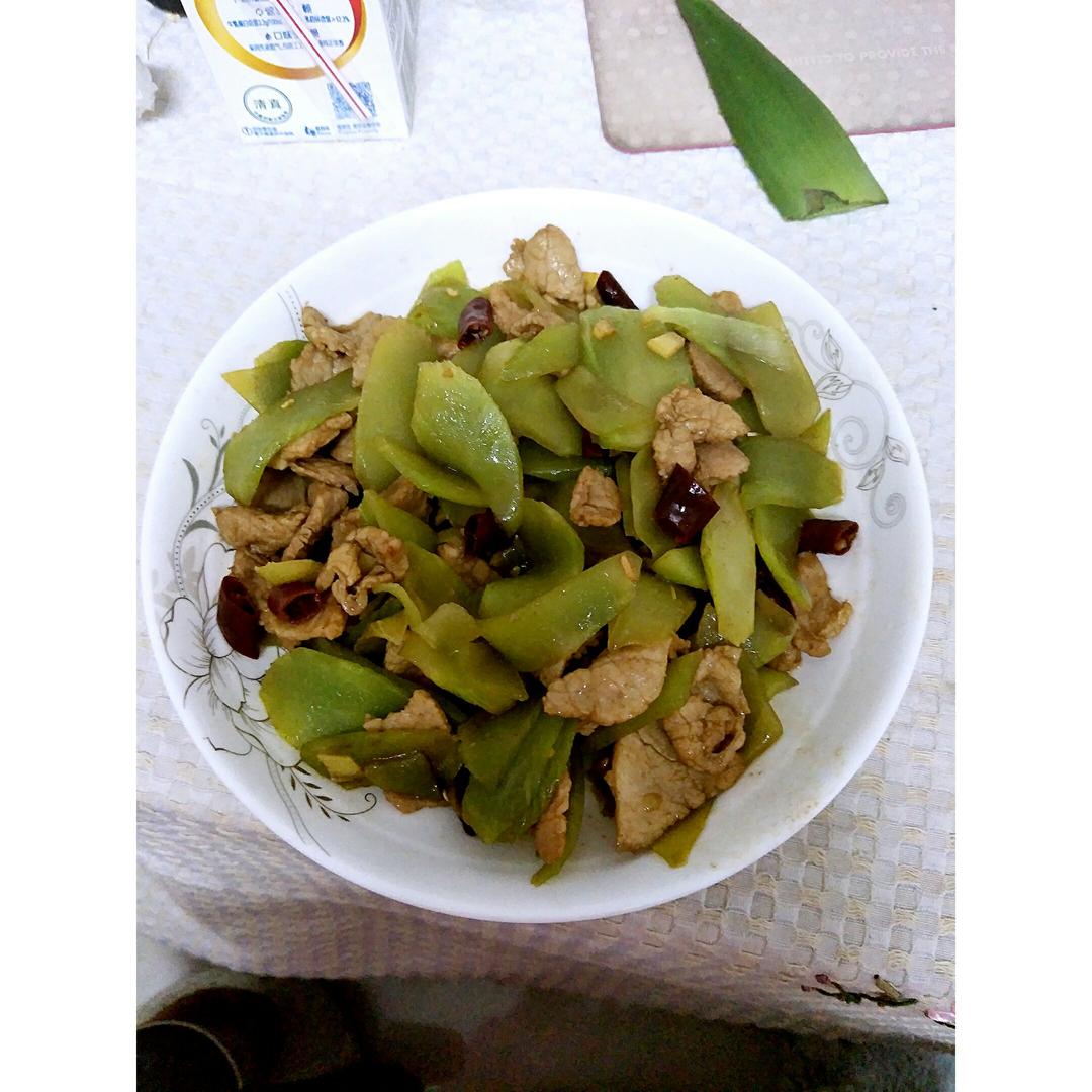莴笋炒肉片