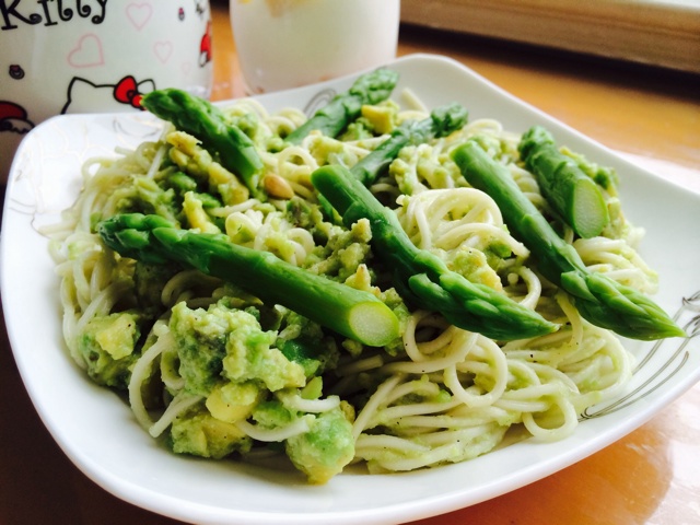 牛油果芦笋意面（Spaghetti with Avocado and Asparagus）