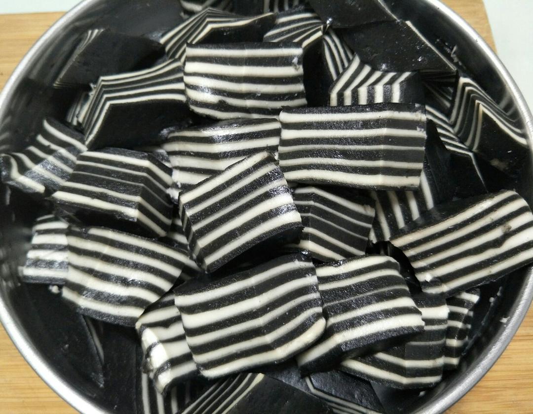 甜心云儿做的芝麻椰汁千层糕