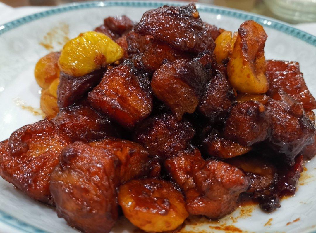 【板栗红烧肉】