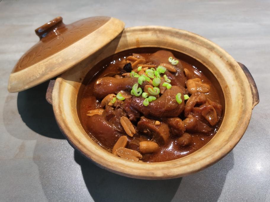 酱焖猪脚，浓香软糯的做法