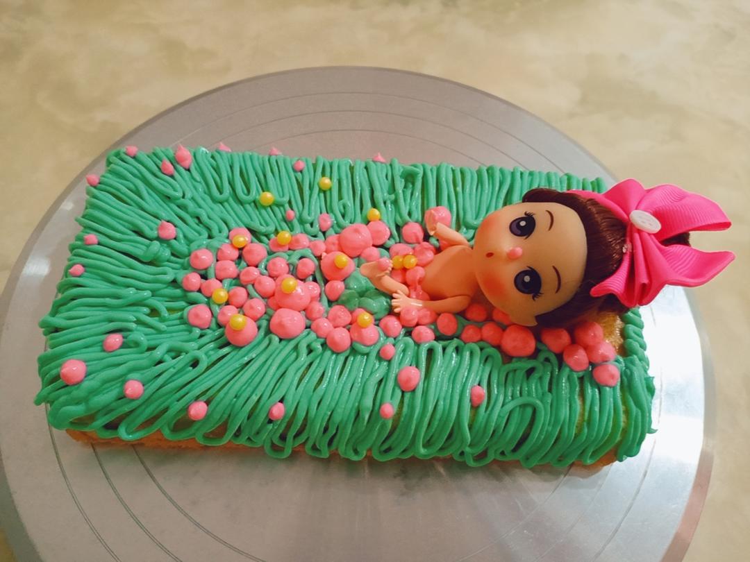 洗澡娃娃蛋糕裱花的做法