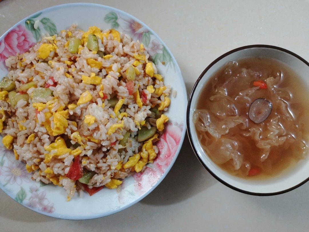 时蔬鸡蛋炒饭（简单快手，宝宝爱吃）