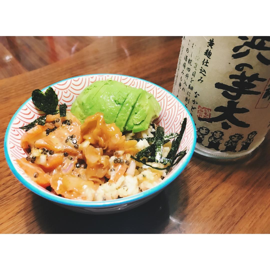 三文鱼牛油果盖饭，风靡夏威夷的Poke拌饭