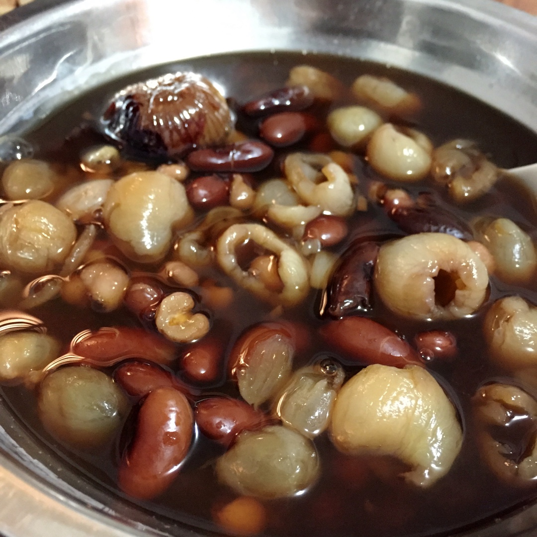 红豆薏仁龙眼养颜汤