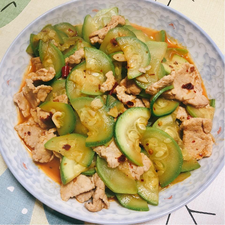 五花肉炒西葫芦