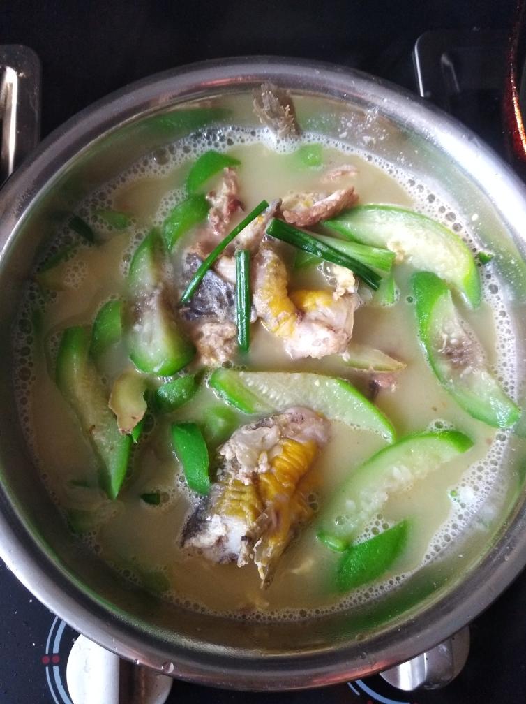 黄骨鱼丝瓜汤的做法