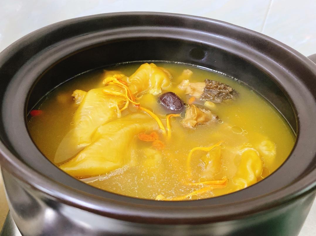 花胶羊肚菌虫草花鸡汤-教你煲广东汤