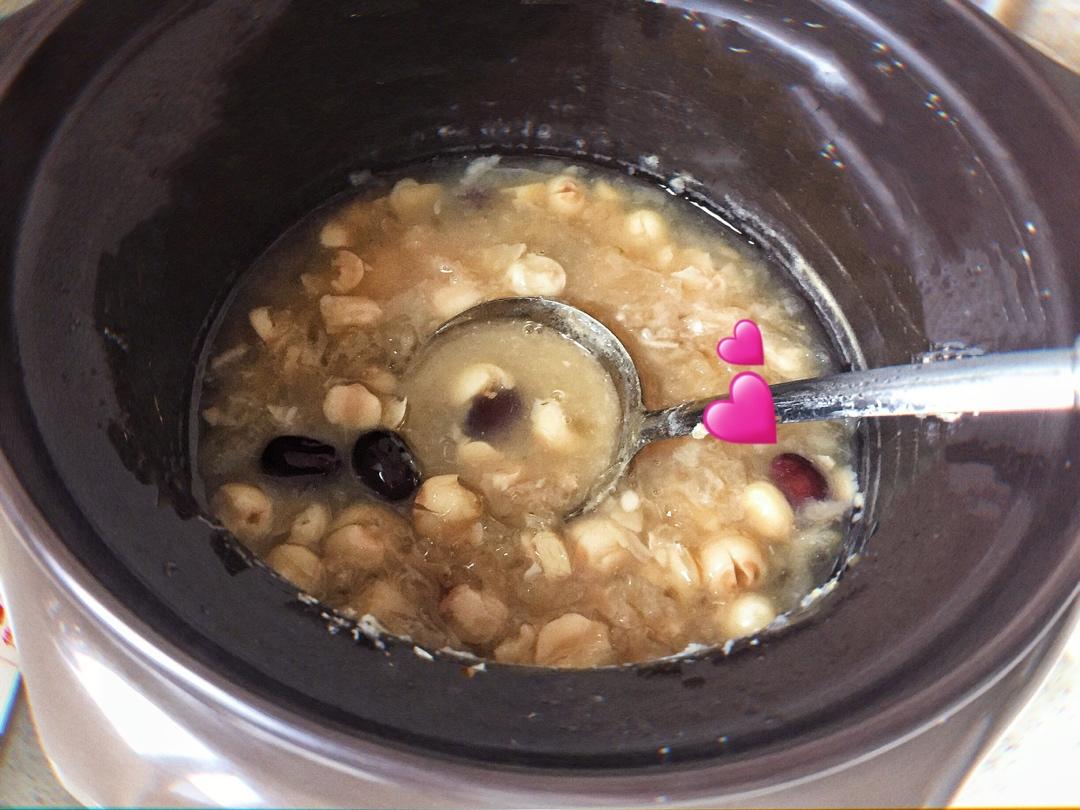 红枣银耳莲子羹（有出胶质、出胶，懒人的电压力锅版）