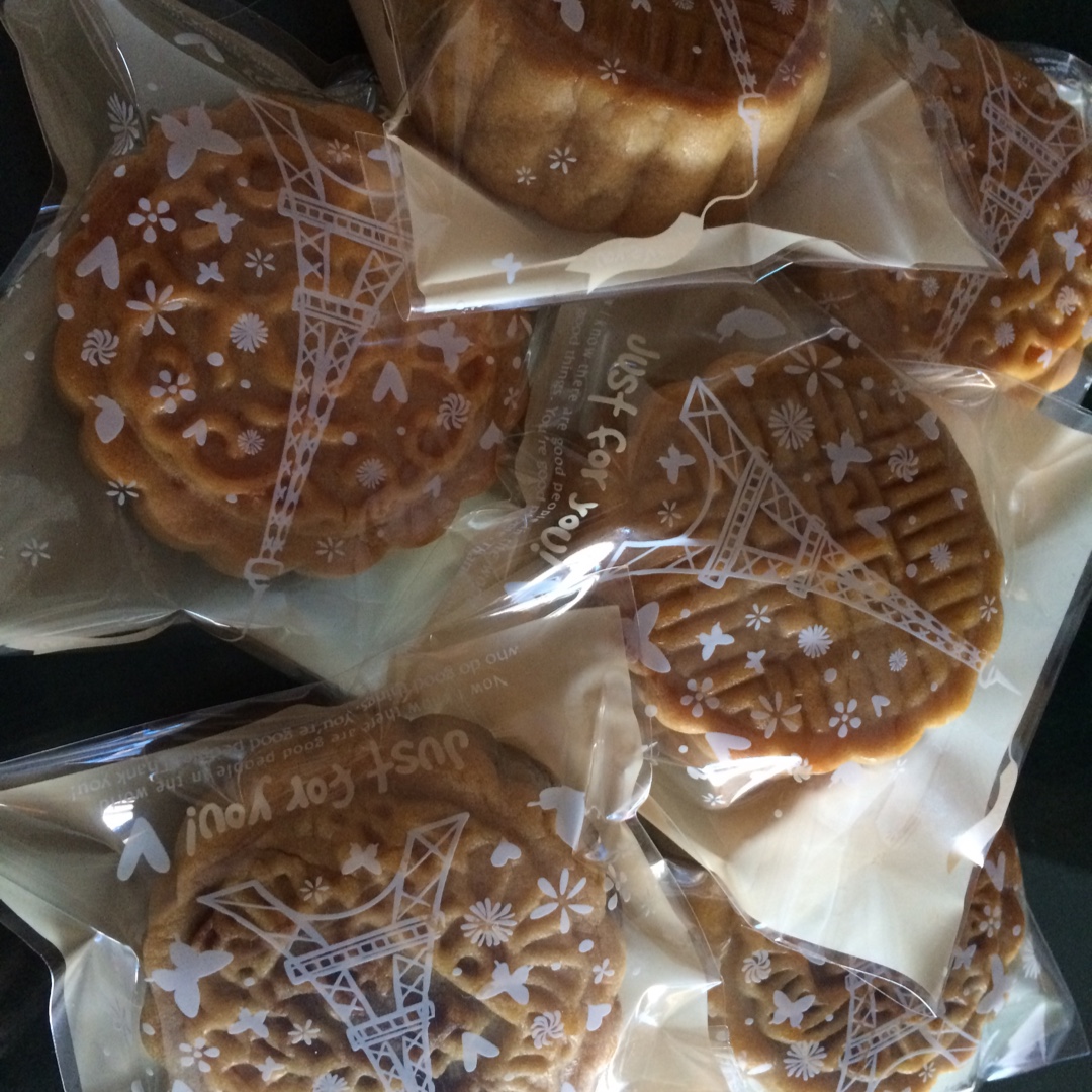 广式月饼—蛋黄莲蓉月饼