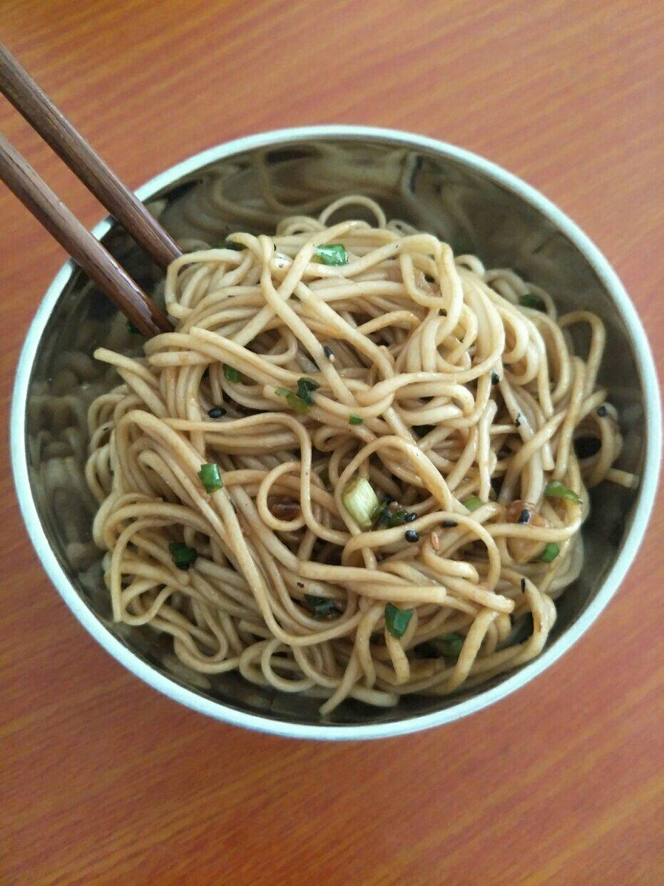 10分钟搞定的一碗葱油拌面