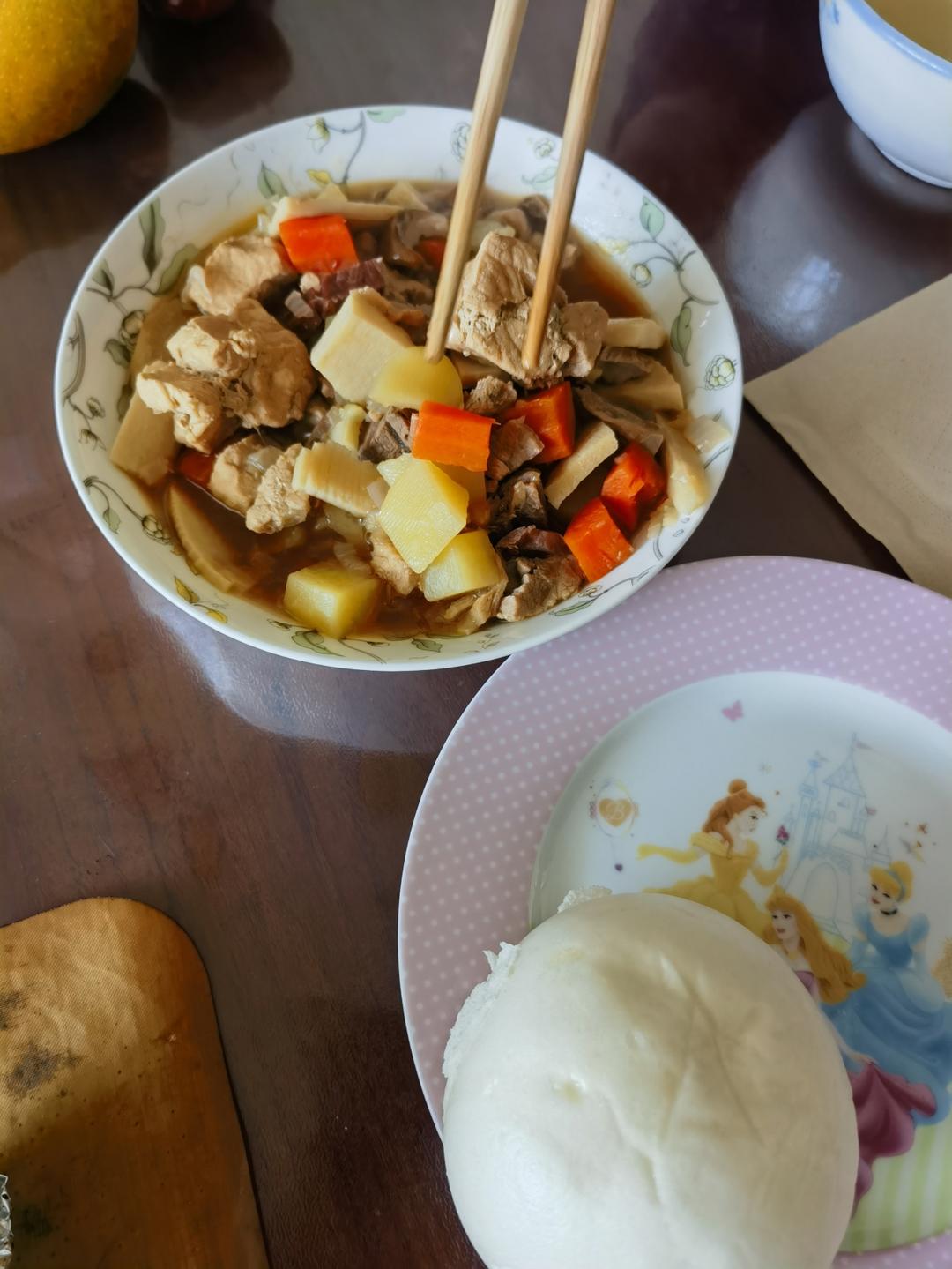腌笃鲜.咸肉炖春笋
