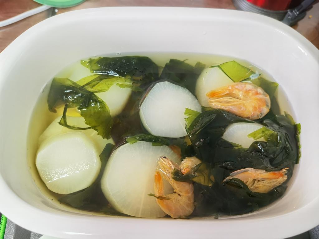 白萝卜煮海带虾干汤的做法