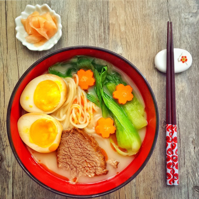 日式蔬菜骨汤拉面