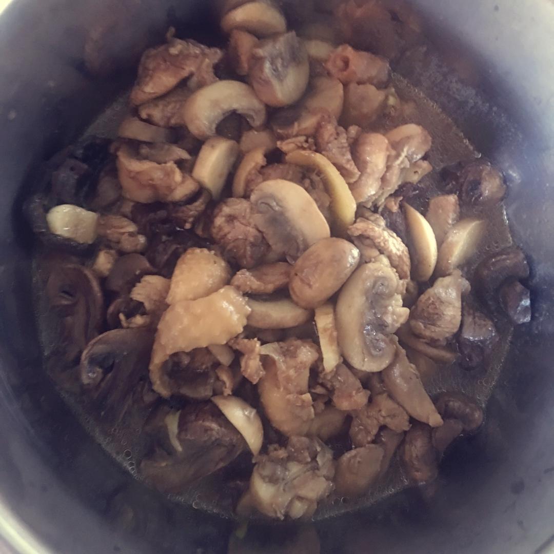 小鸡炖蘑菇