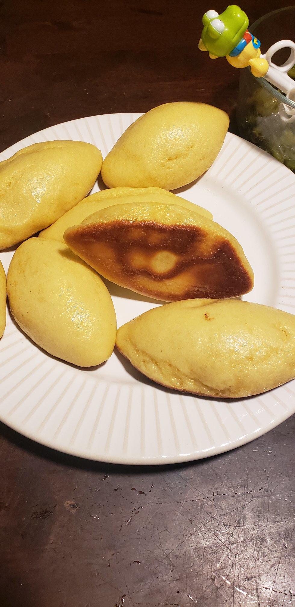 玉米面发面饼子